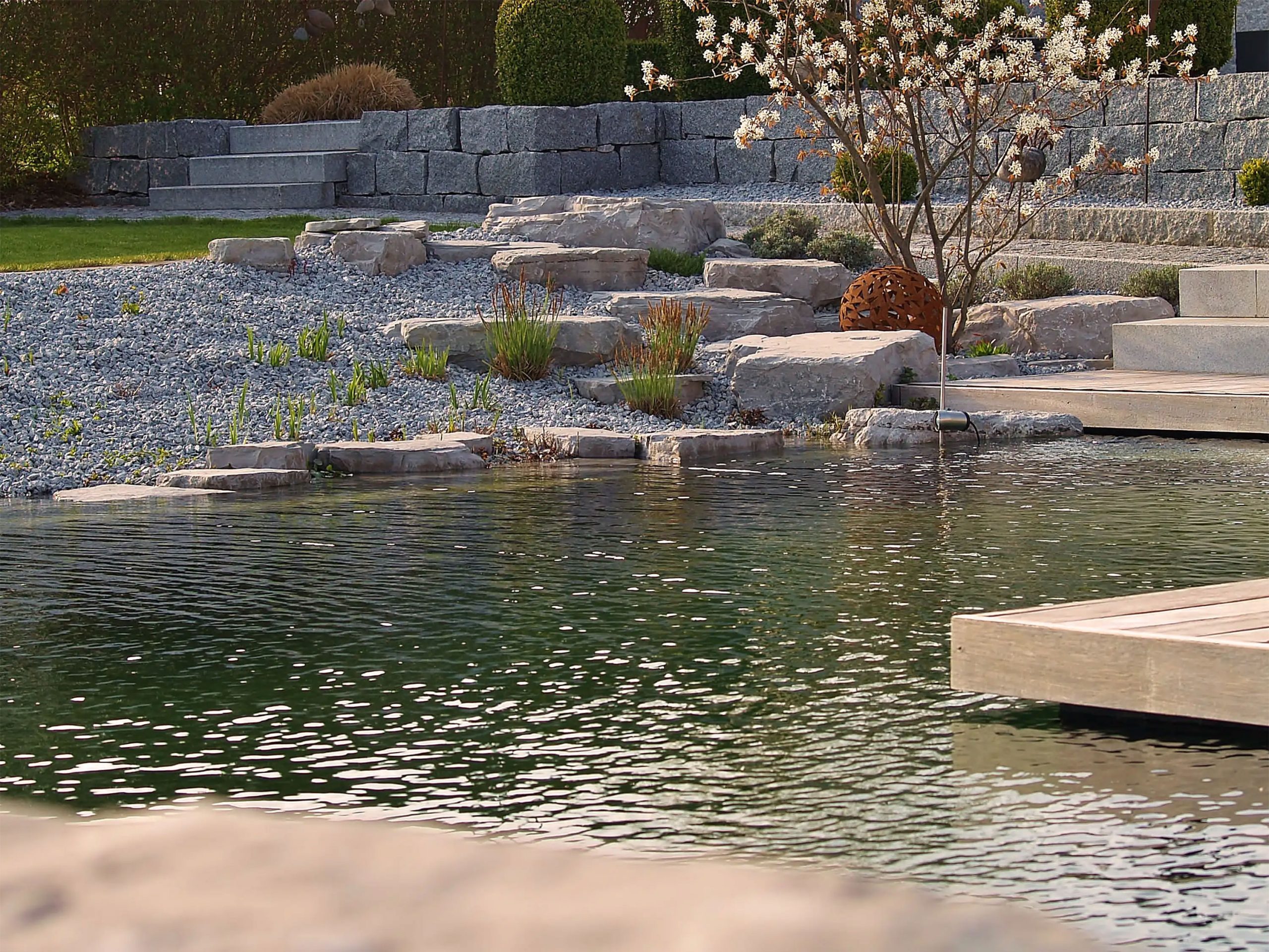 Badeteich_Geisenhausen_ufer_steingarten_TG_0032_3000px-2